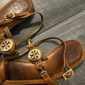 Authentic pre loved, Tory burch logo gladiator flat sandal in tan size 7